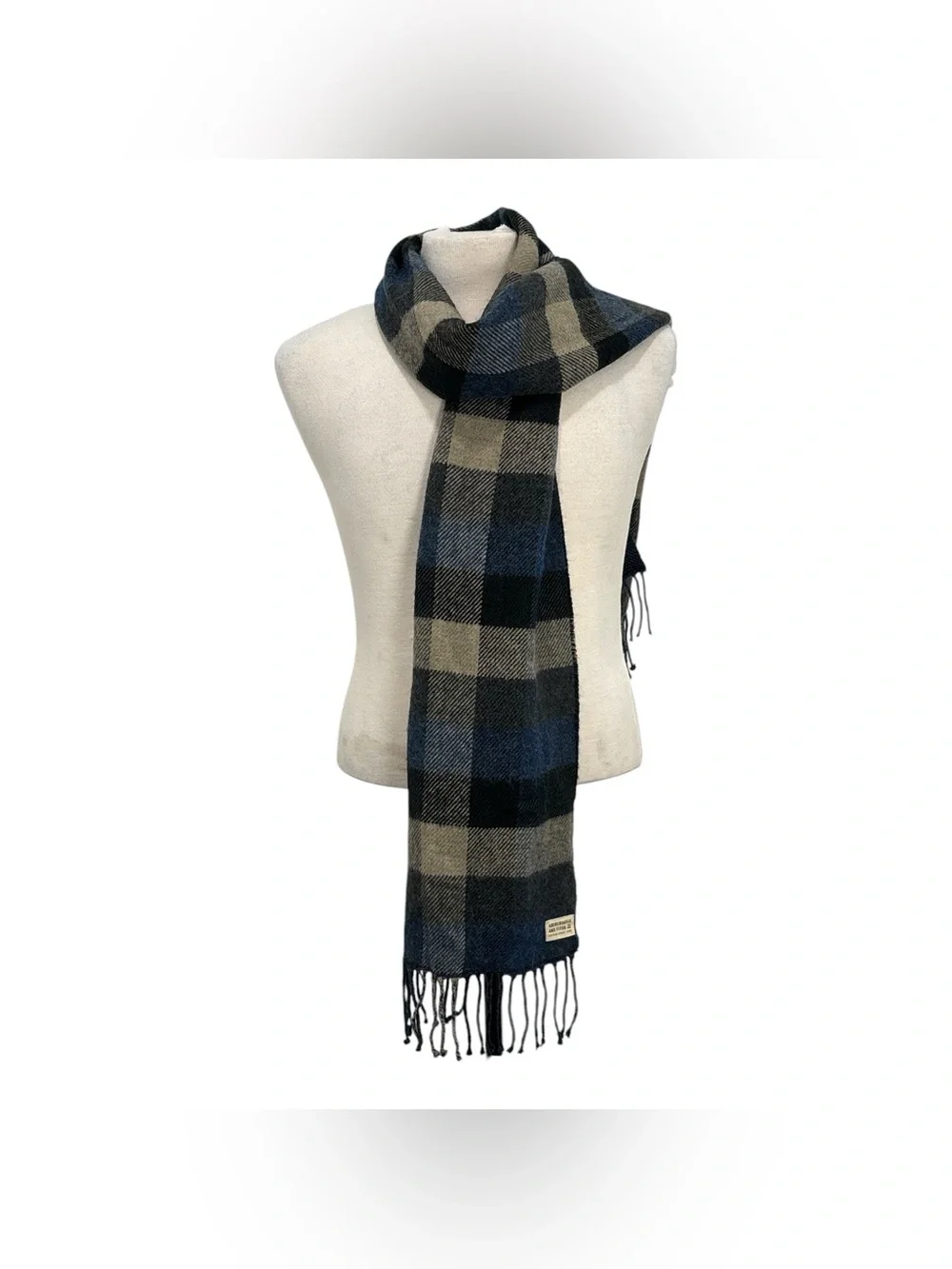 NWT Abercrombie & Fitch A&F Men's Blue Grey Plaid Soft & Comfy Woven Scarf